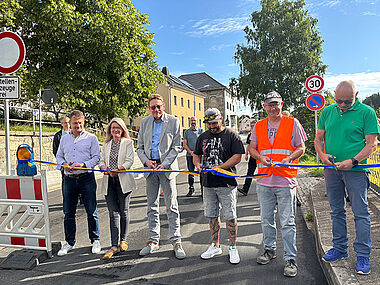 Banddurchschnitt zur Straßenfreigabe