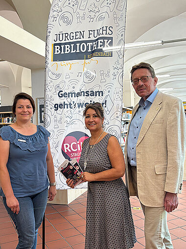 Bibliotheksleiterin Lisa Lemberg, Katrin Jaritz, OB Henry Ruß
