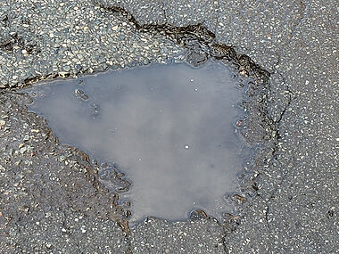 Schlagloch, Schlaglochverfüllung startet nach dem Winter in Reichenbach, Straßenschäden bitte melden
