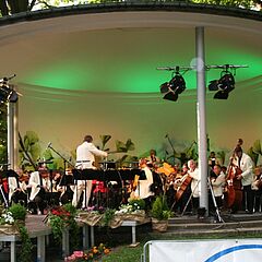 Stadtpark, Auftritt der Vogtlandphilharmonie im Musikpavillon