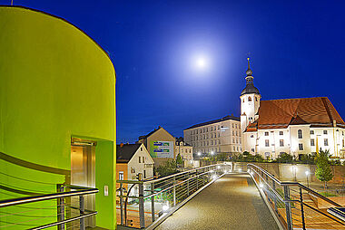 Stadtsteg mit Peter Paul Kirche