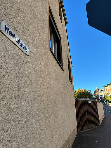 Straßenschild Weinholdstraße