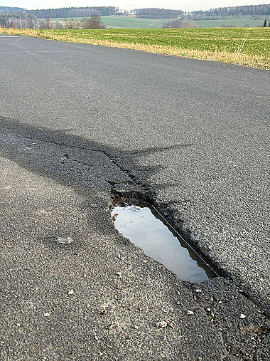 Schlagloch im Stadtgebiet
