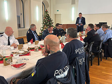Eine gute Tradition - das Weihnachtskaffeetrinken mit Ordnungshütern und den Organisationen Eine gute Tradition - das Weihnachtskaffeetrinken mit Ordnungshütern und den Organisationen