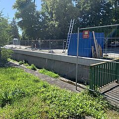 instandgesetzte Bachmauern am Raumbach als letzte Hochwasserschadensmaßnahme