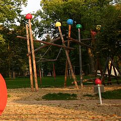 Trinitatispark Klettergerüst Nadelkissen Spielgerät Klettergerüst Nadelkissen im Trinitatispark